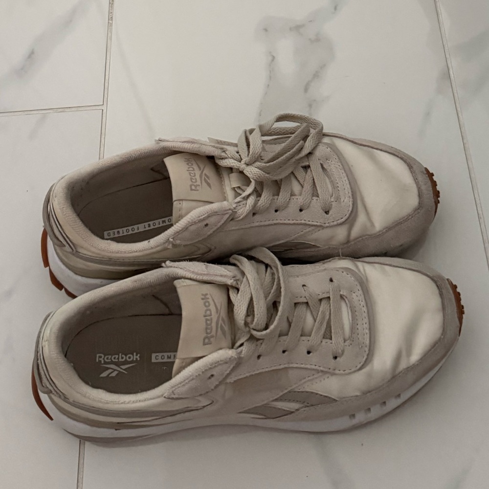 Reebok Cream women’s tennis shoes size 9 worn handful of times